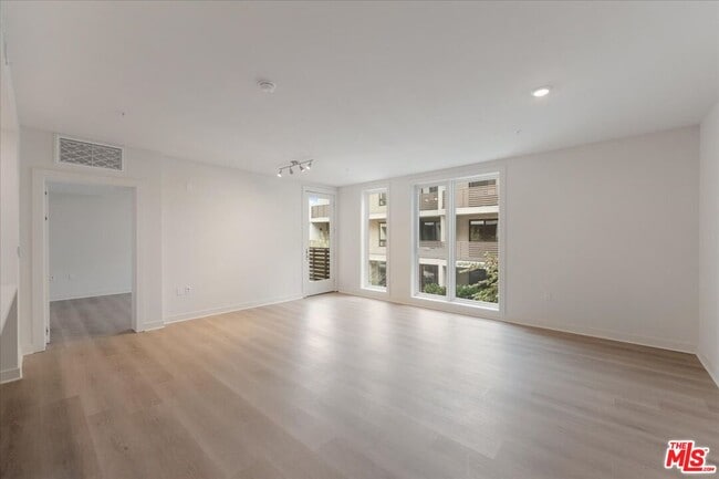 Photo - 860 E Valley Blvd Unit 308