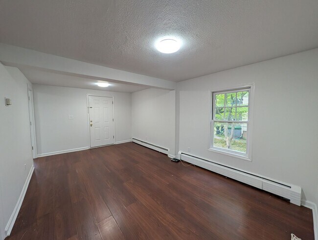 Photo - Stunning 3 bedroom 2 bathroom single famil...