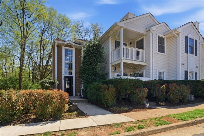 Photo - "Charming 2-Bed Oasis: Cozy 780 Sq Ft Retreat in Sterling, VA!" Unit 3