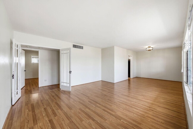 Photo - 2421 W Anderson Ave