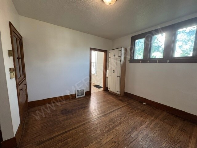 Photo - 1706 Sinclair St