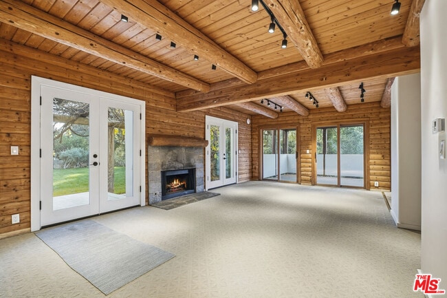 Photo - 373 Loftyhill Dr