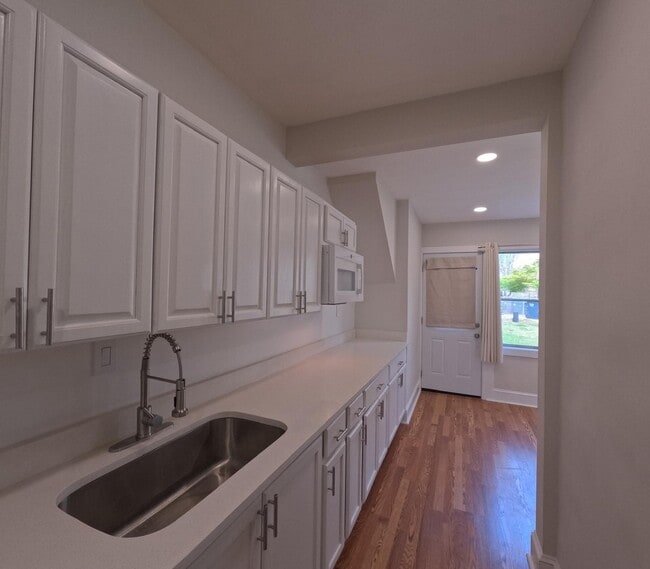 Building Photo - 4317 River Rd NW Unit apt 2