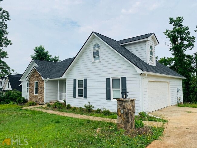 61 Garden Hills Dr