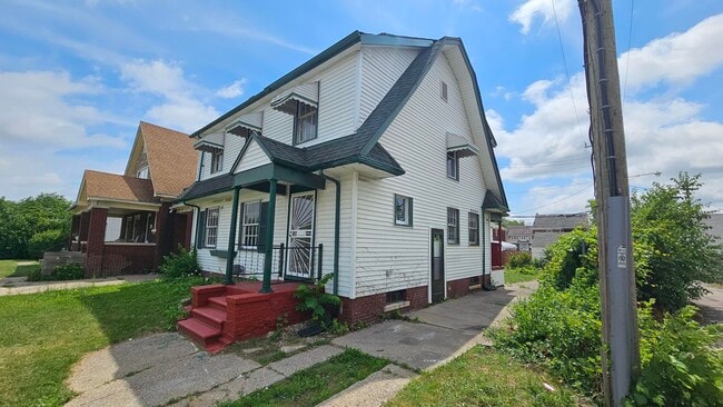 Photo - 345 W Nevada St