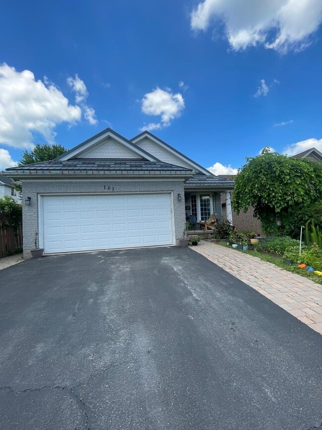 Building Photo - 161 Starwood Dr