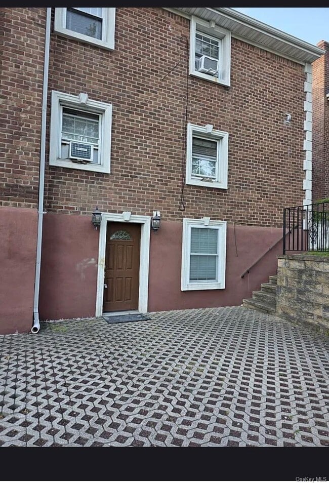 Building Photo - 2 Hill Park Ave Unit 1A