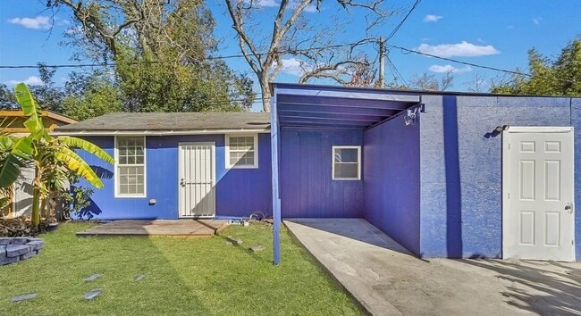 Photo - 824 E 39th St Unit B