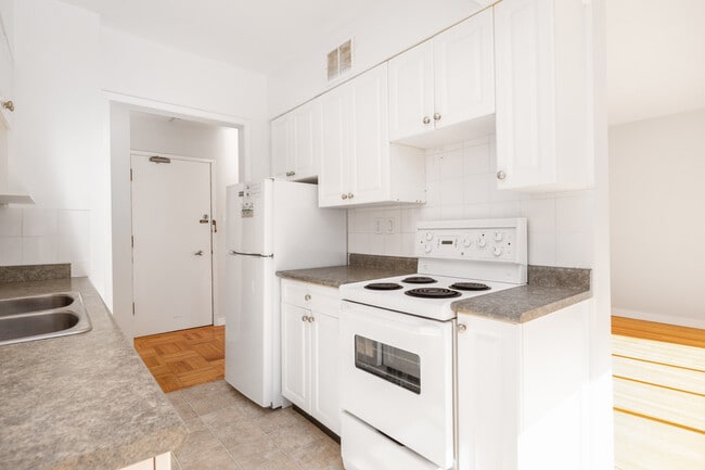 Photo - Hollies Unit 00116