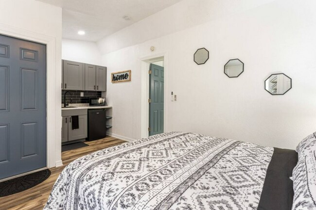 Photo - 2301 Carlton Dr Unit 3