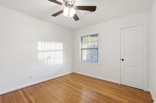 Photo - 3521 Burgundy Ln