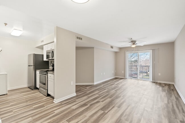 Photo - 18420 Lotus Ct Unidad 204