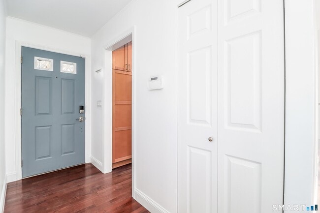 Photo - 8 Stonecrop Rd S