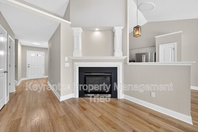 Photo - 1153 Hawick Dr