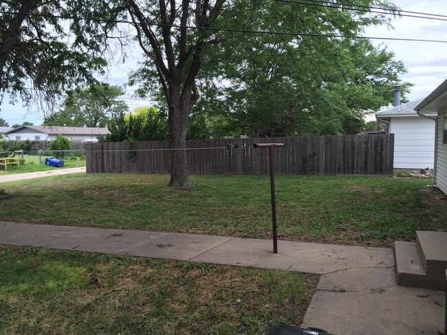 Photo - 1505 Haney Dr Unit Apt B