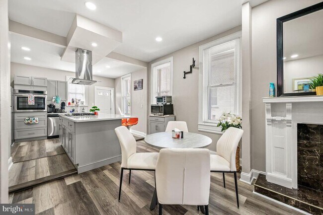 Photo - 930 N 30th St