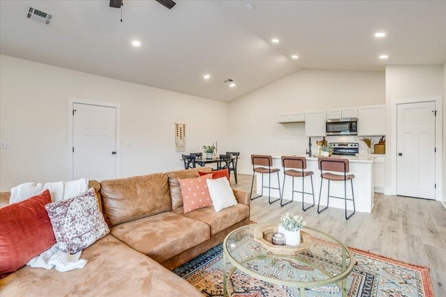 Photo - 607 Briarbrook Ln