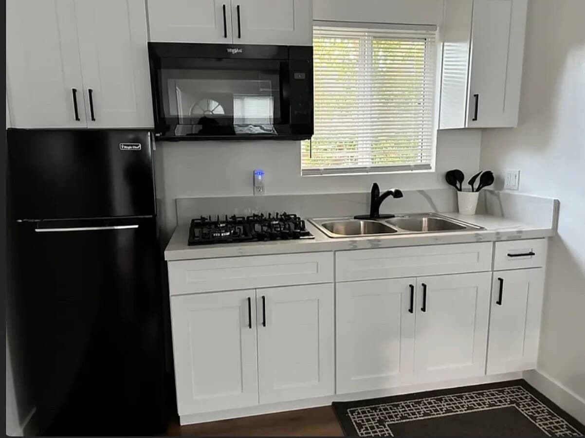 Photo - 1107 E 102nd St