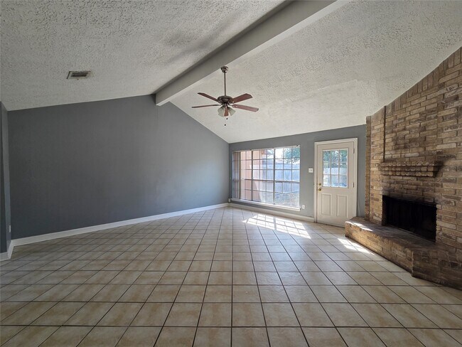 Photo - 19223 Woodglen Dr