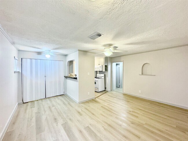 Building Photo - 1307 Willard St Unit 4