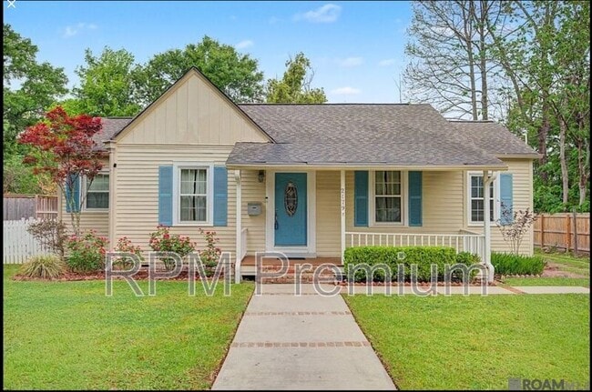 Photo - 2179 Hollydale Ave