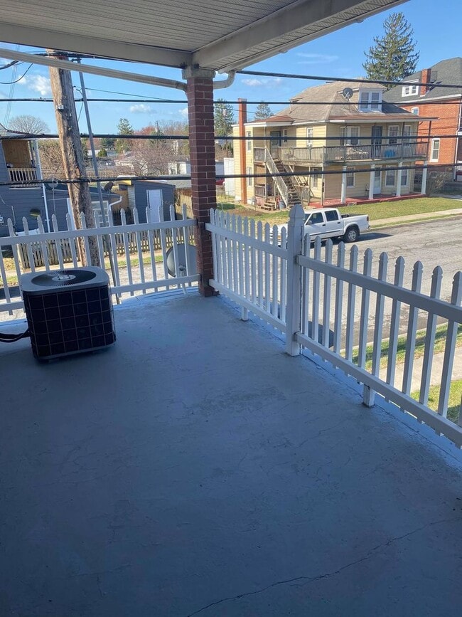 Photo - 202 W Howard St Unit 2