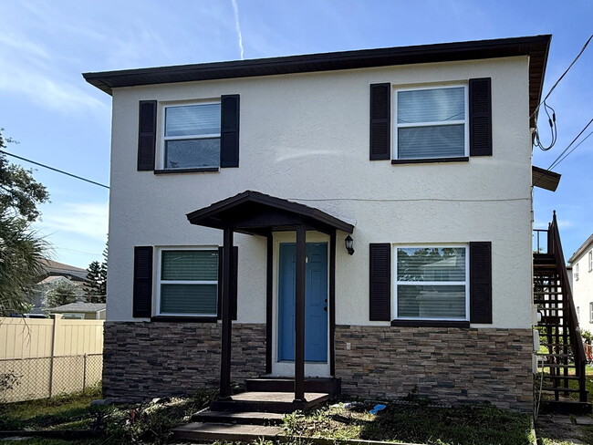 Building Photo - 4908 W Ingraham St Unit B