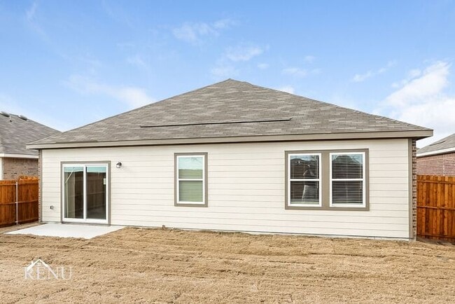 Photo - 524 London Dr