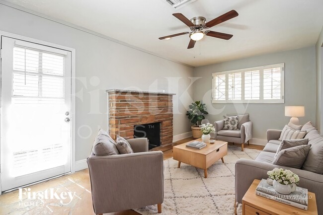 Photo - 7427 E McKinley St