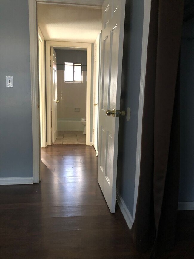 Photo - 3340 Pinewood Ave Unidad C