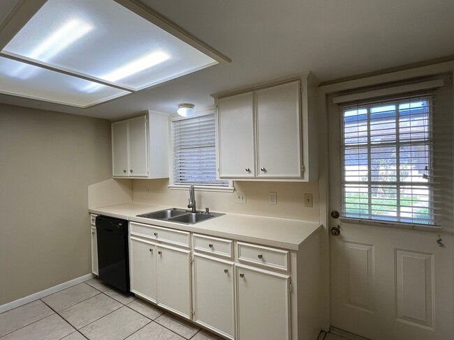 Photo - Townhome in the Heart of the Southside!