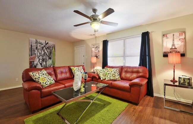 Photo - 1900 Burton Dr Unidad 113