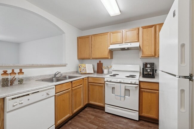 Building Photo - Somerset Village Rental