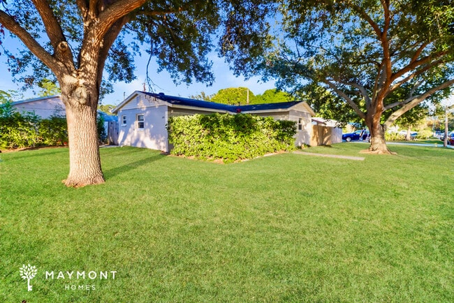 Photo - 779 Lynndale St N