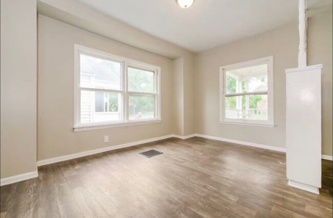 Photo - 7945 Euclid Ave E