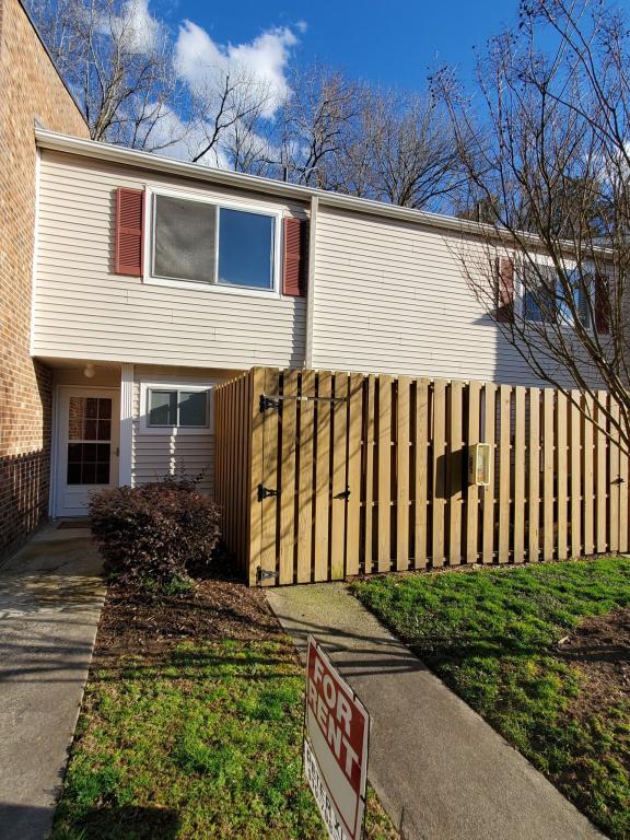 Building Photo - 220 Elizabeth St