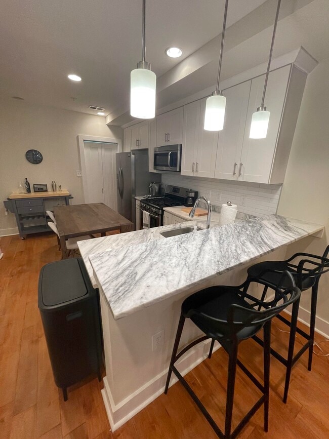 Building Photo - 2140 Wisconsin Ave NW Unit 1 Rental