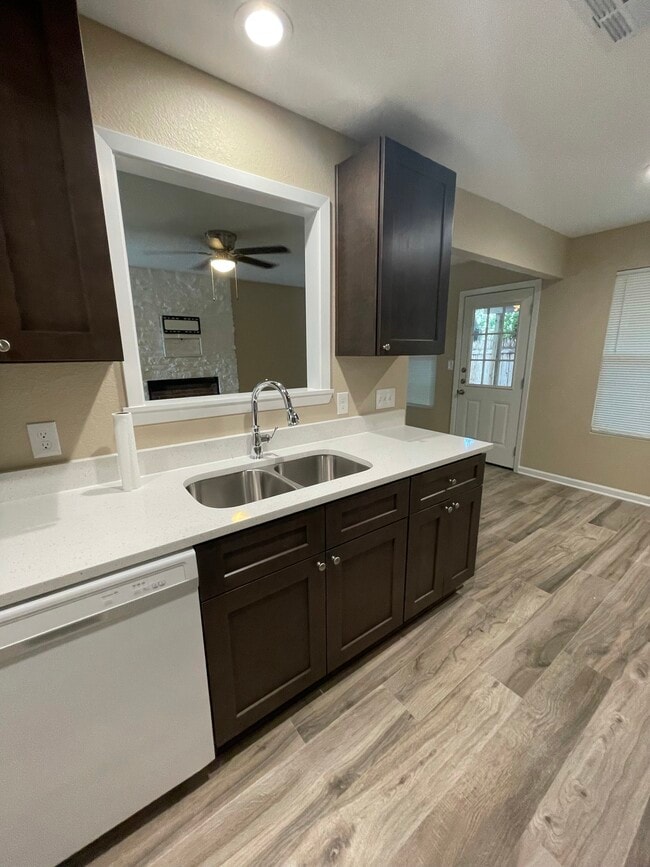 Photo - 412 Parkhill Cv