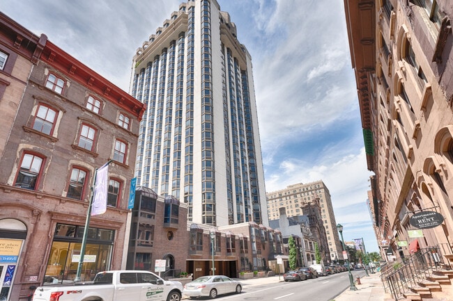 Wanamaker House tower - 2020 Walnut St Unit 11g