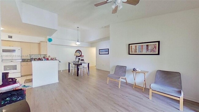Photo - 2451 Centergate Dr Unidad 304