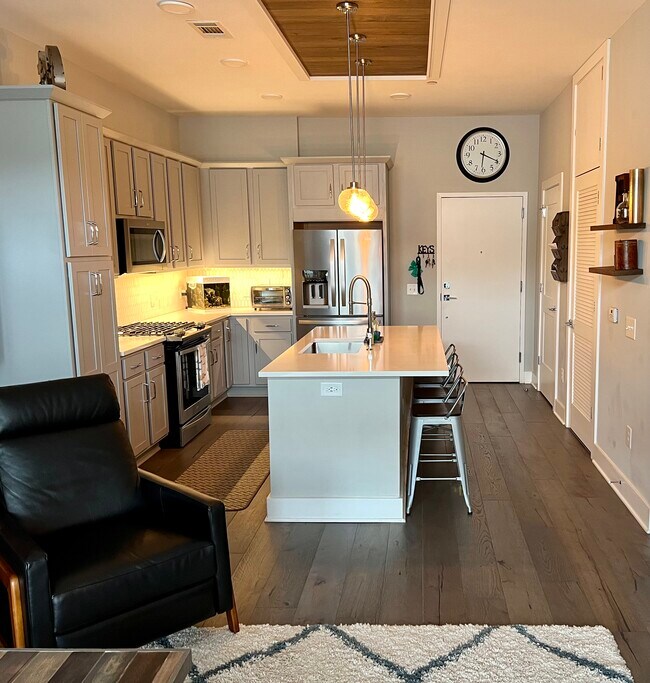2401 Euclid Ave Unit 202