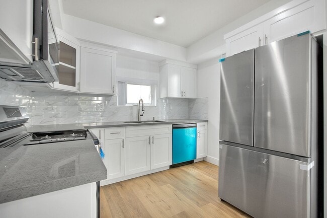 Photo - 11726 Hamlin St Apartment Unit 11732