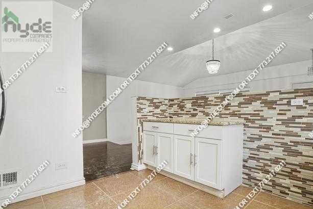 524 E 89th Pl