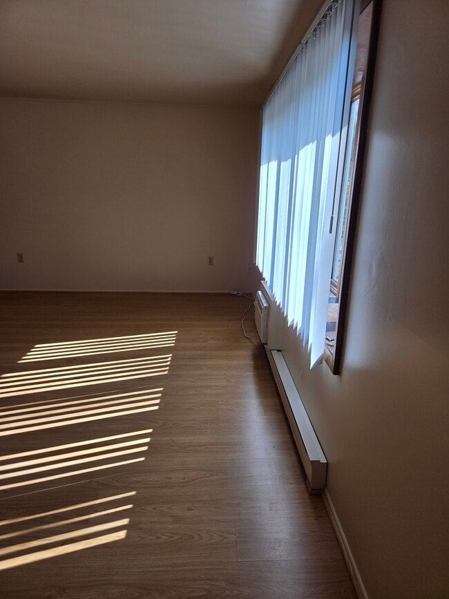 Photo - 496 Mercer Rd