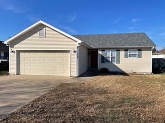 Building Photo - FOR LEASE. VERY NICE 3 BEDROOM 2 BATH HOME IN CARL JUNCTION-$1350 RENT-$1350 DEPOSIT