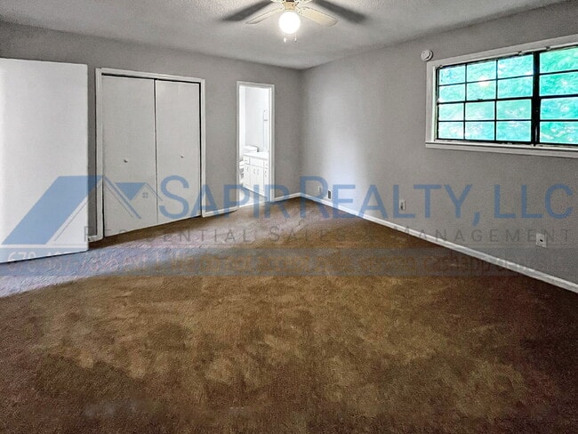 Photo - Move in before October 31st and choose you... Unit 32D