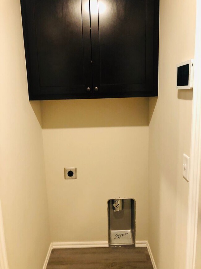 Photo - All electric 3 bed 2 bath duplex on a cul-...