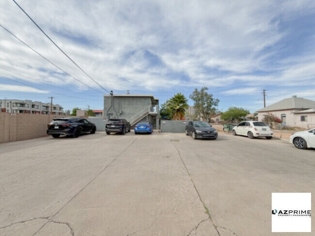 Photo - Cozy and Contemporary Phoenix Studio Featuring a Smart, Open Layout and Modern Upgrades Throughout.