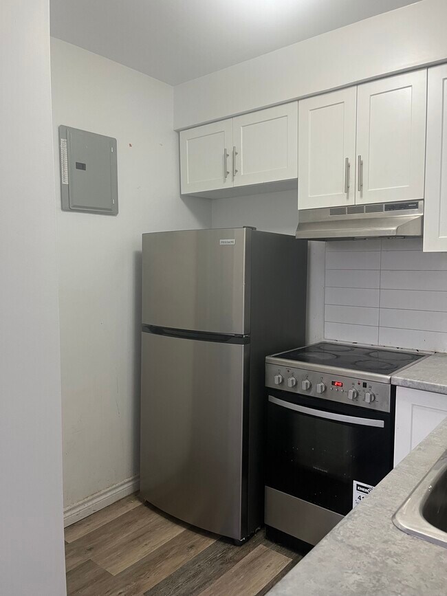 Photo - 21 Stirling Ave S Unit 20