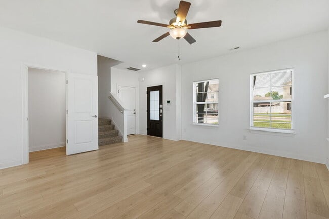 Photo - 429 Guethlein Dr